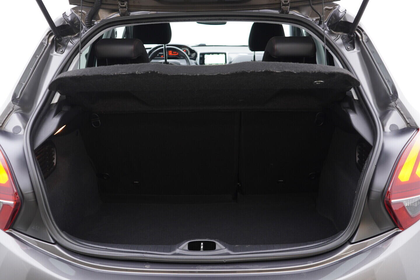 OM190V02476_36.webp_208 GT line 1.2  81 kW manuál