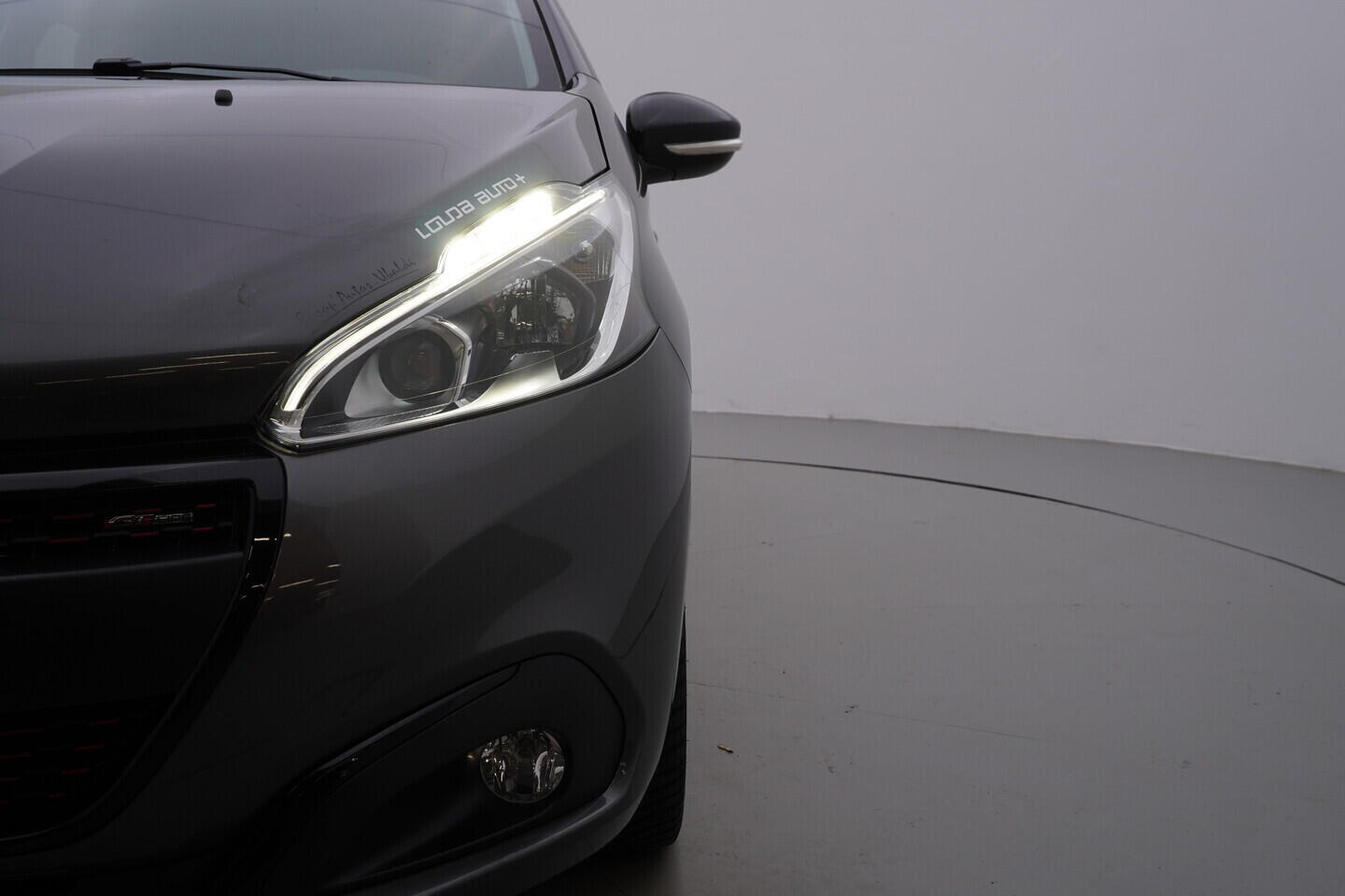 OM190V02476_41.webp_208 GT line 1.2  81 kW manuál