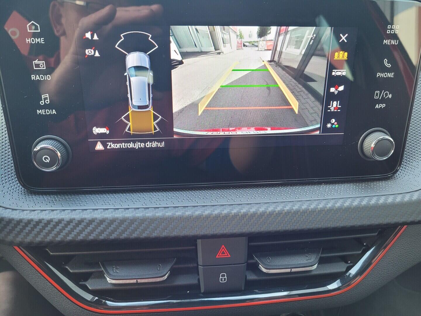 OM190V02481_25.webp_KAMIQ Monte Carlo 1.0 TSI 85 kW manuál, DPH