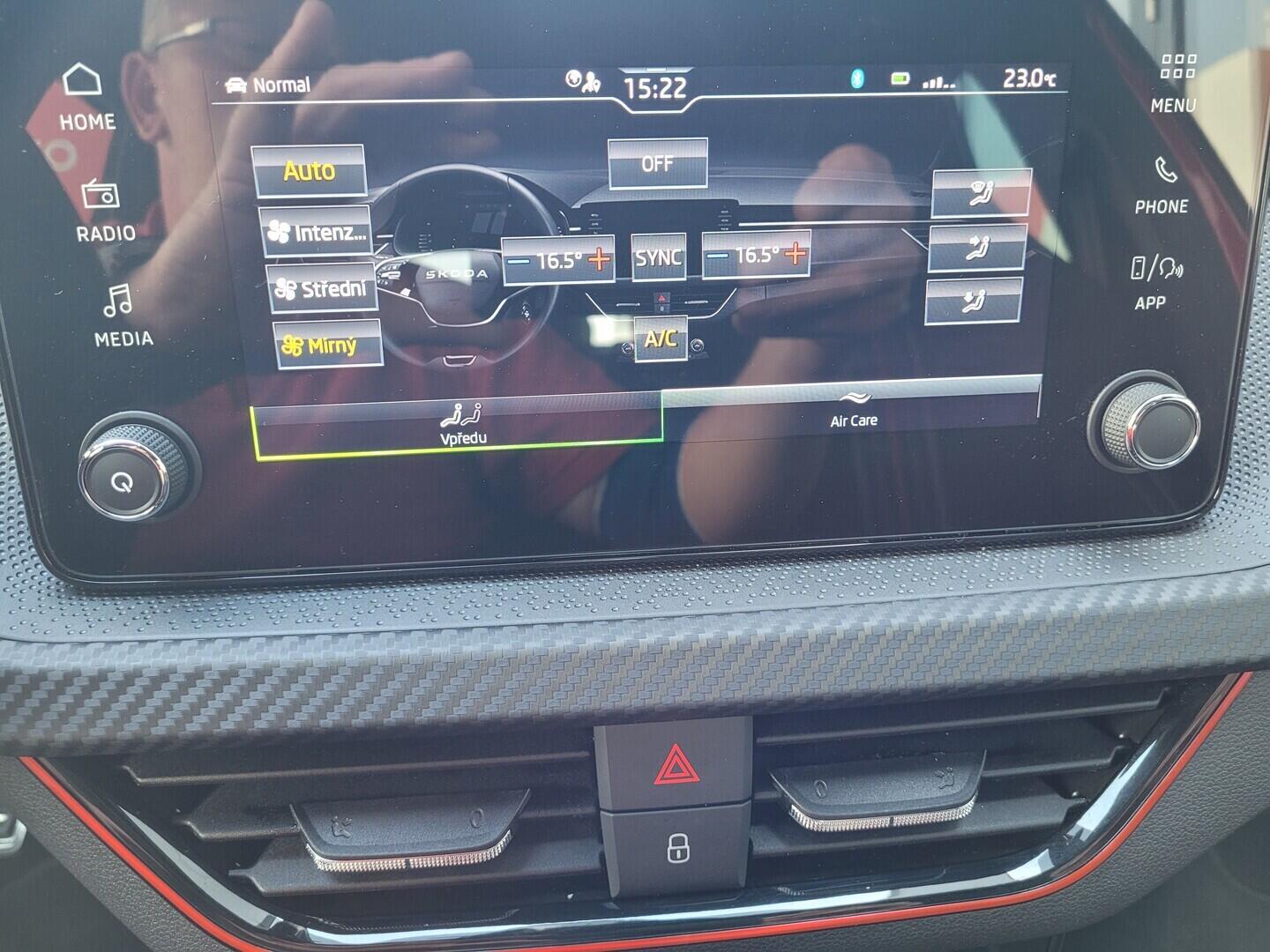 OM190V02481_26.webp_KAMIQ Monte Carlo 1.0 TSI 85 kW manuál, DPH