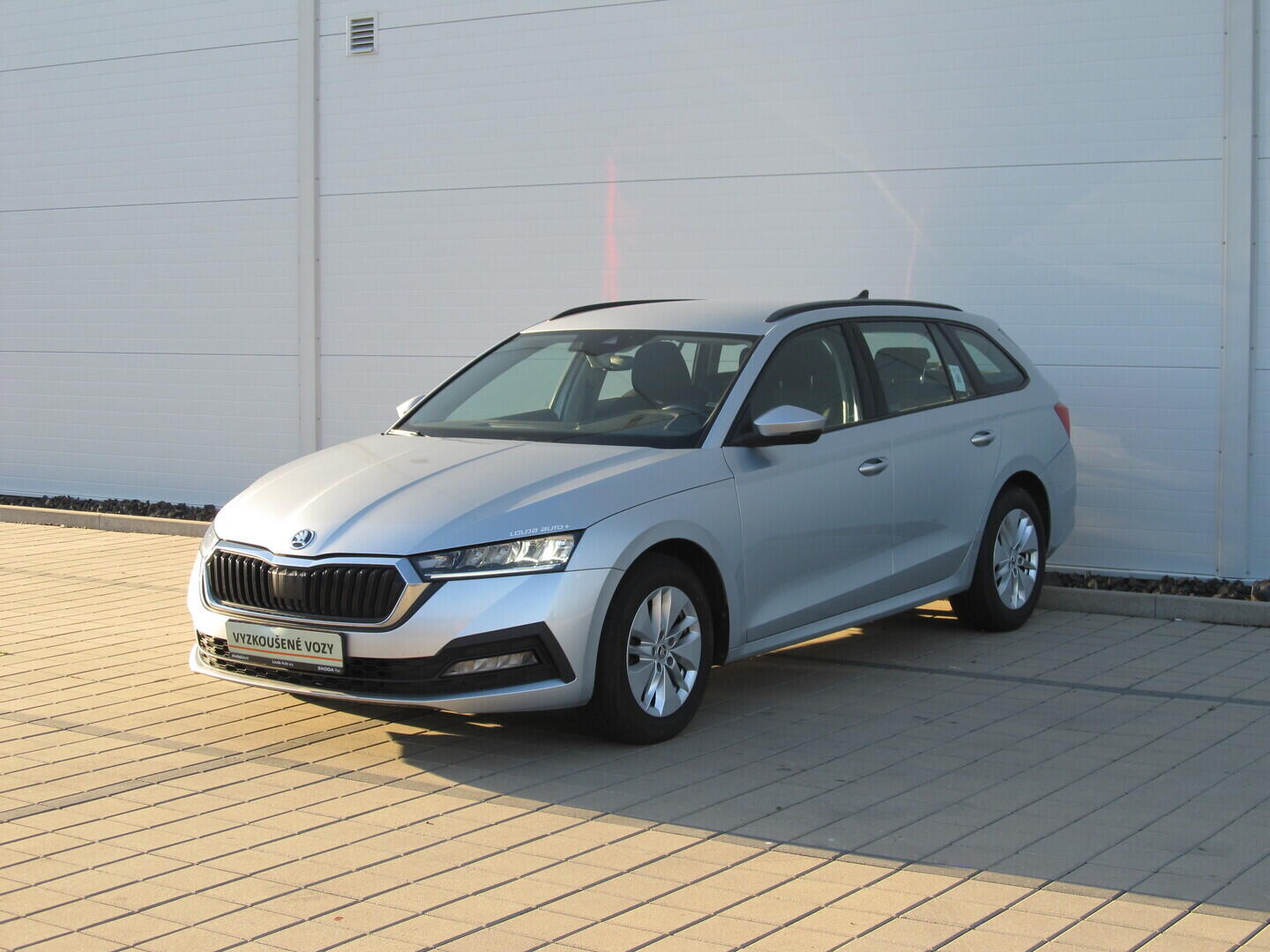 OM190V02483_10.webp_OCTAVIA Ambition Plus 2.0 TDI 85 kW manuál, DPH