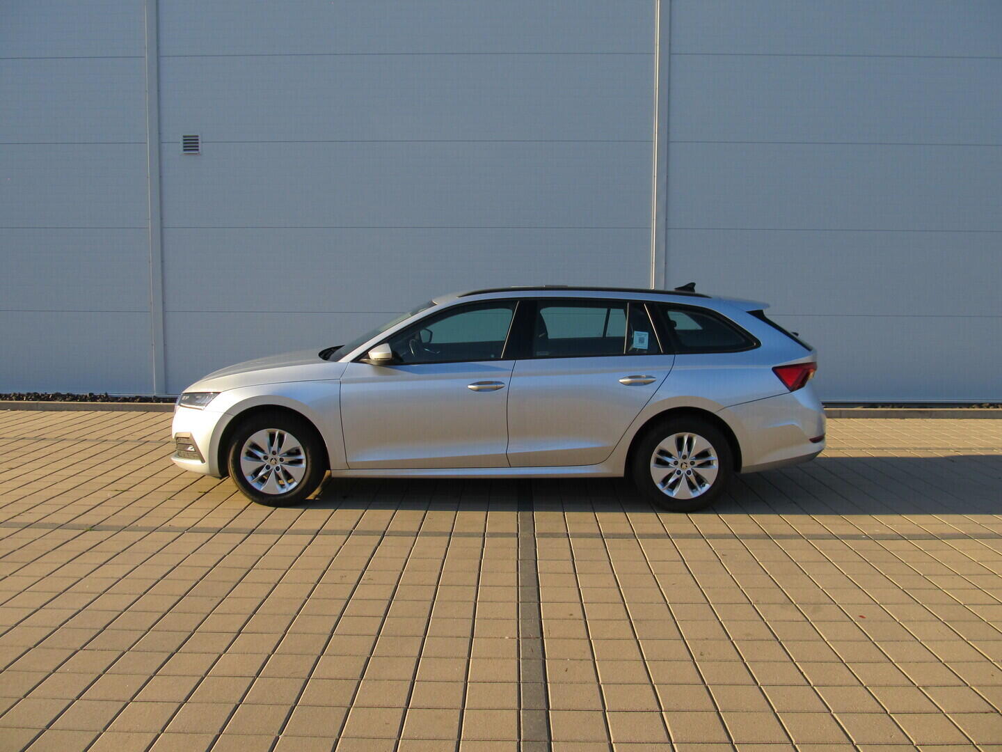 OM190V02483_12.webp_OCTAVIA Ambition Plus 2.0 TDI 85 kW manuál, DPH