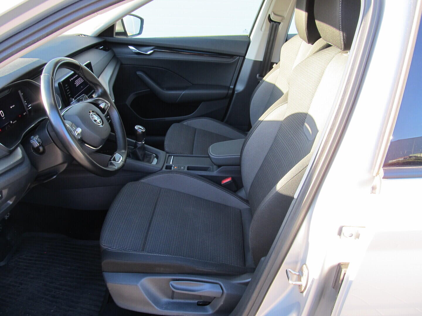 OM190V02483_21.webp_OCTAVIA Ambition Plus 2.0 TDI 85 kW manuál, DPH