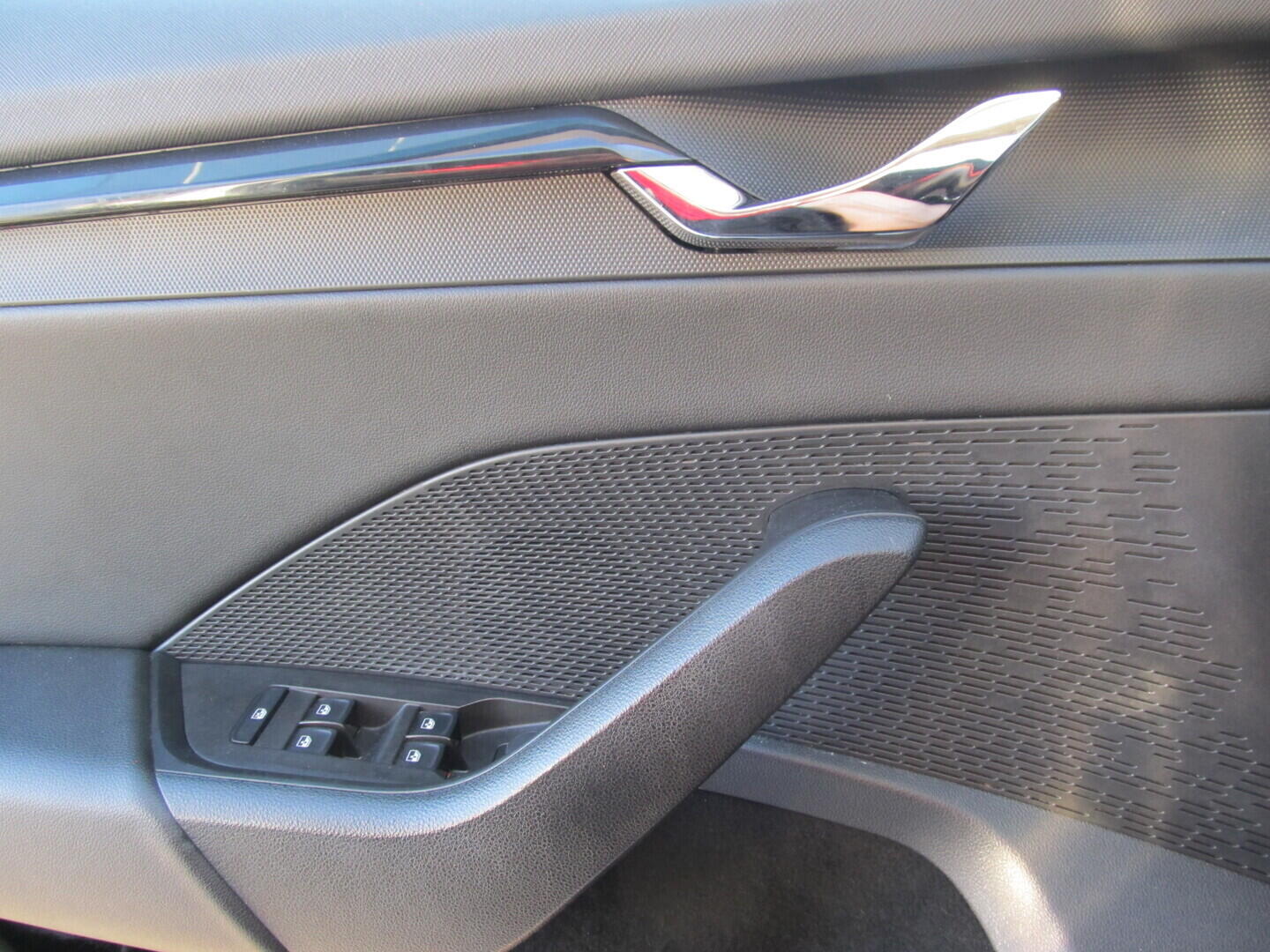 OM190V02483_22.webp_OCTAVIA Ambition Plus 2.0 TDI 85 kW manuál, DPH