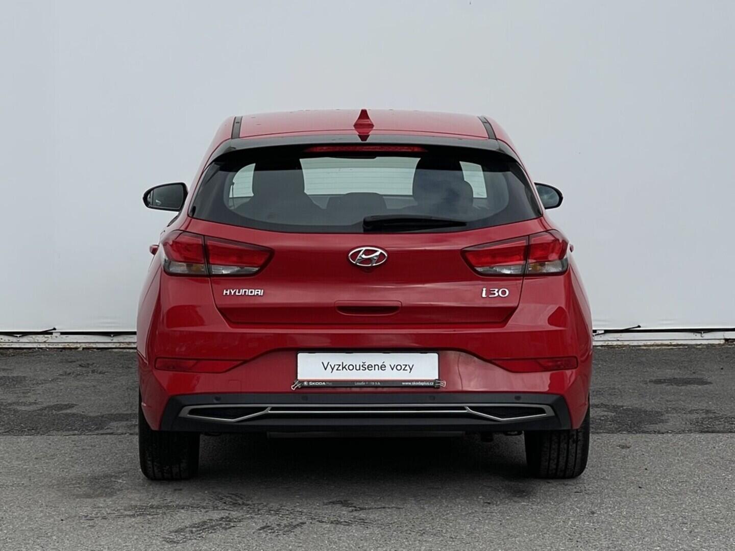 OM190V02485_17.webp_I30 Comfort 1.0  88 kW manuál