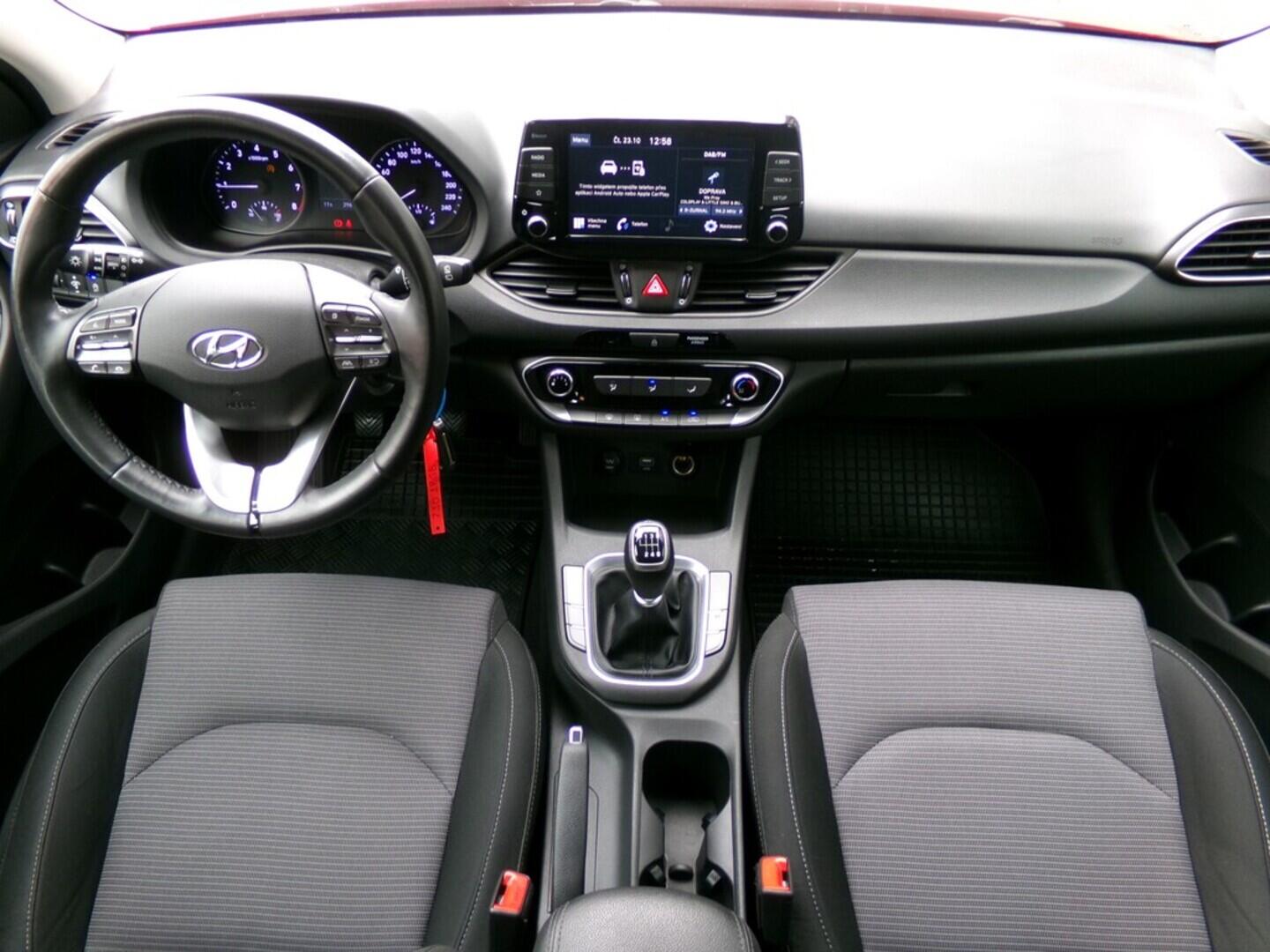 OM190V02485_18.webp_I30 Comfort 1.0  88 kW manuál