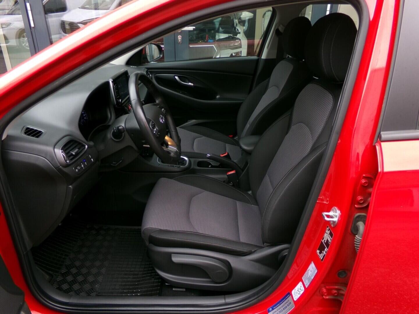 OM190V02485_20.webp_I30 Comfort 1.0  88 kW manuál