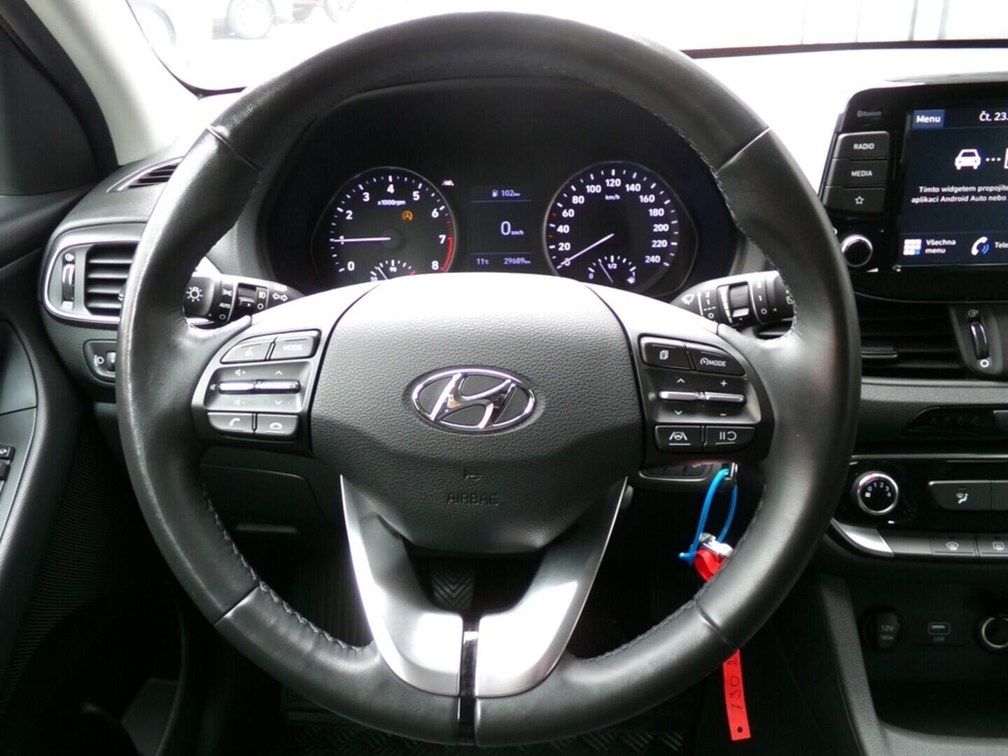 OM190V02485_23.webp_I30 Comfort 1.0  88 kW manuál