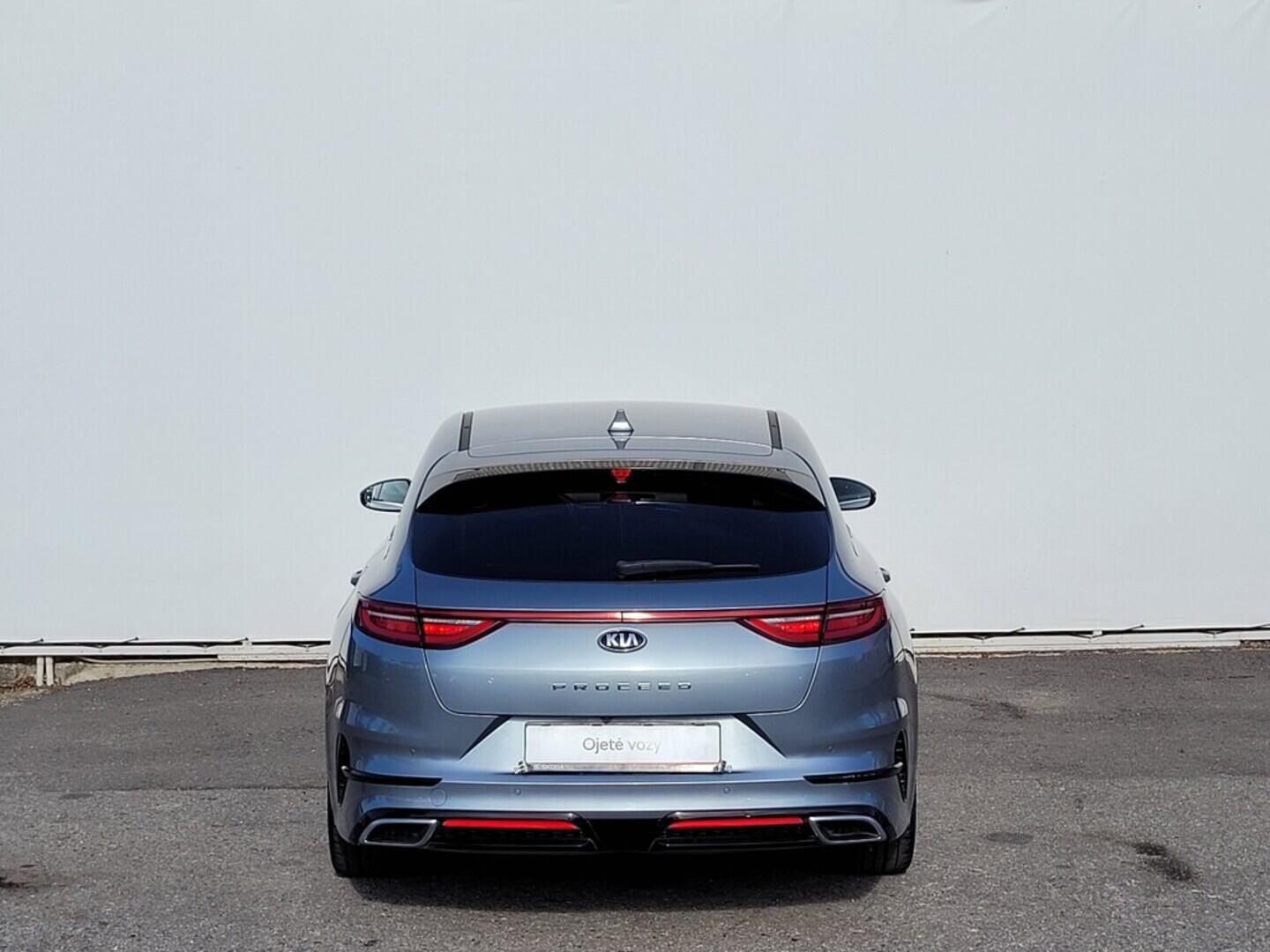 OM190V02486_17.webp_PRO_CEED GT-Line 1.6  100 kW manuál