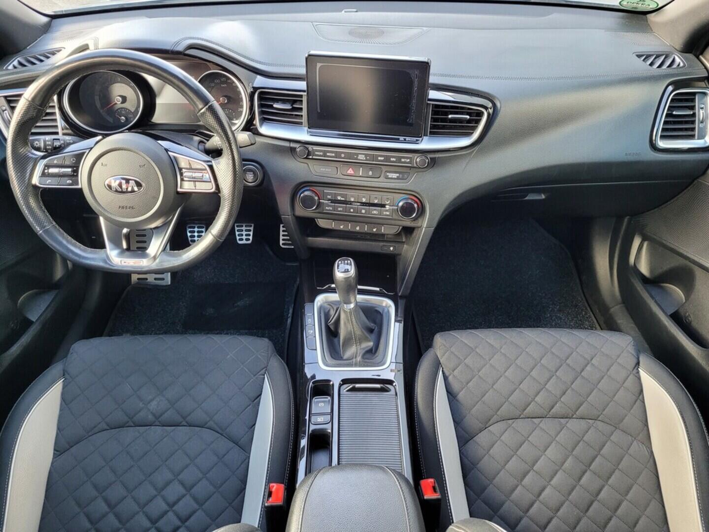 OM190V02486_18.webp_PRO_CEED GT-Line 1.6  100 kW manuál