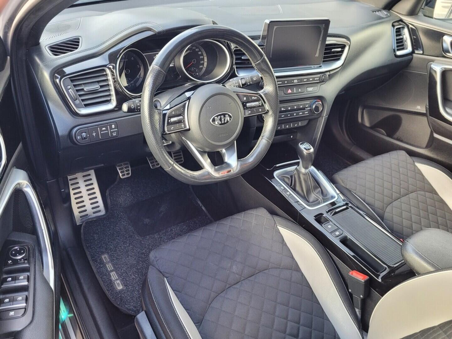 OM190V02486_19.webp_PRO_CEED GT-Line 1.6  100 kW manuál