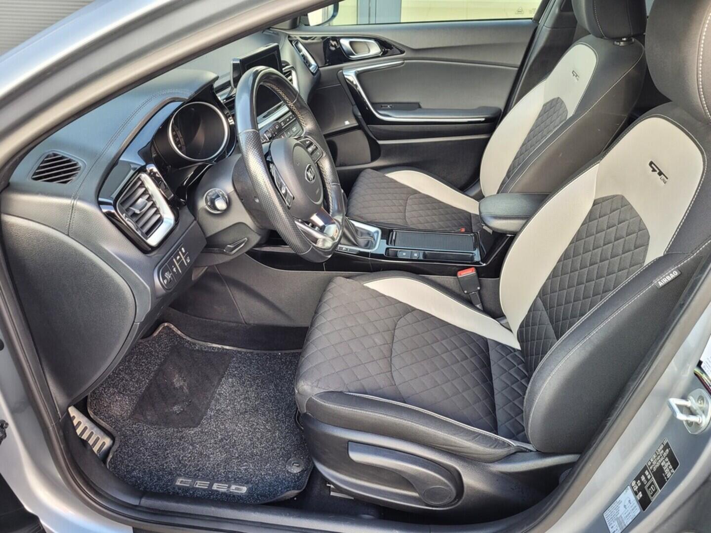 OM190V02486_20.webp_PRO_CEED GT-Line 1.6  100 kW manuál