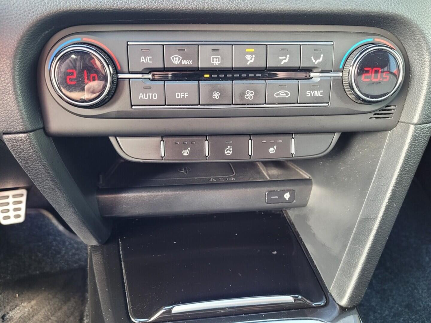 OM190V02486_28.webp_PRO_CEED GT-Line 1.6  100 kW manuál