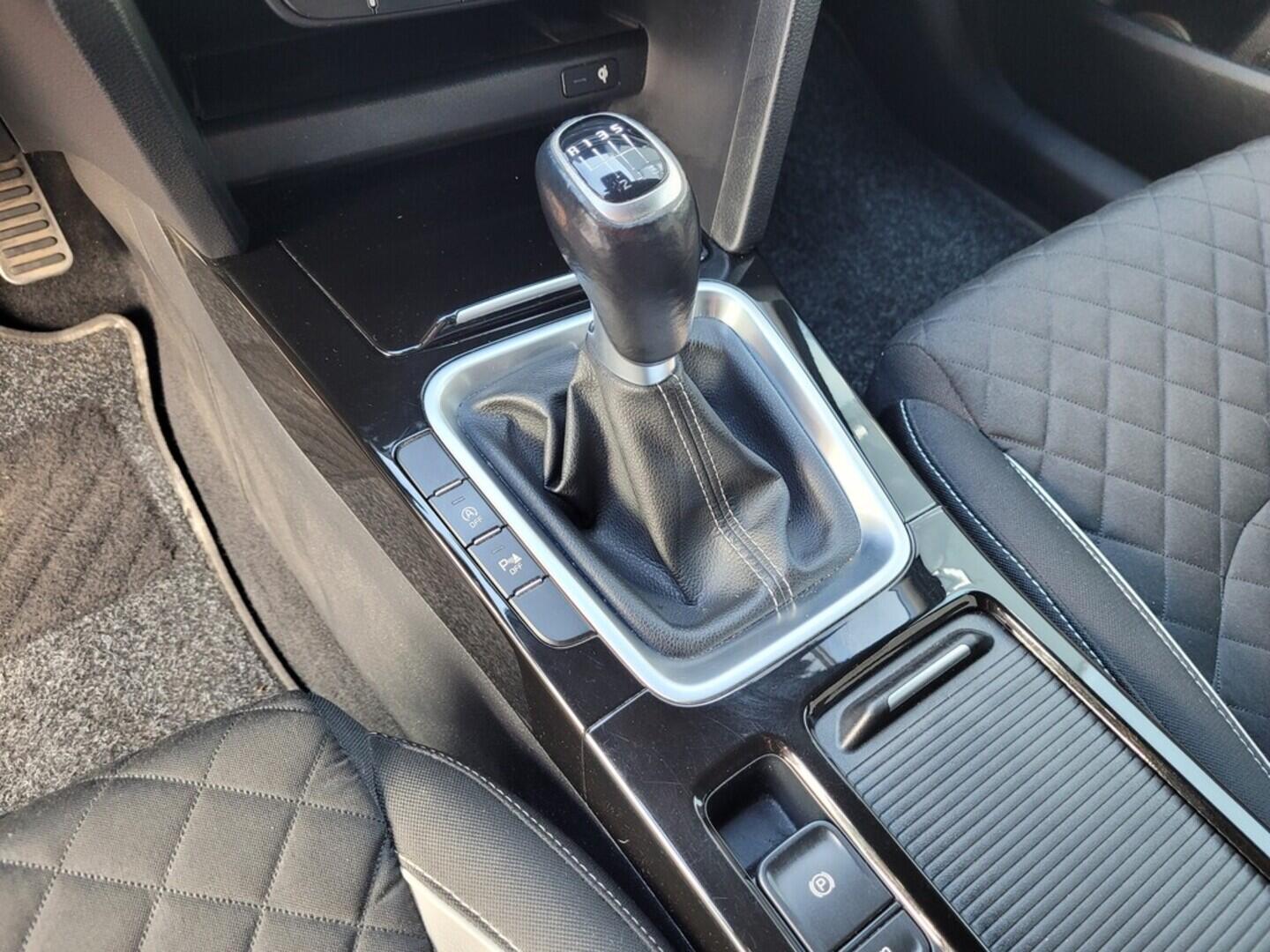 OM190V02486_29.webp_PRO_CEED GT-Line 1.6  100 kW manuál