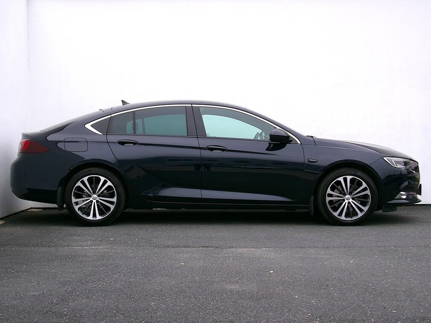 OM190V02496_16.webp_INSIGNIA  2.0 D20DTH OPT. LFS 125 kW automat