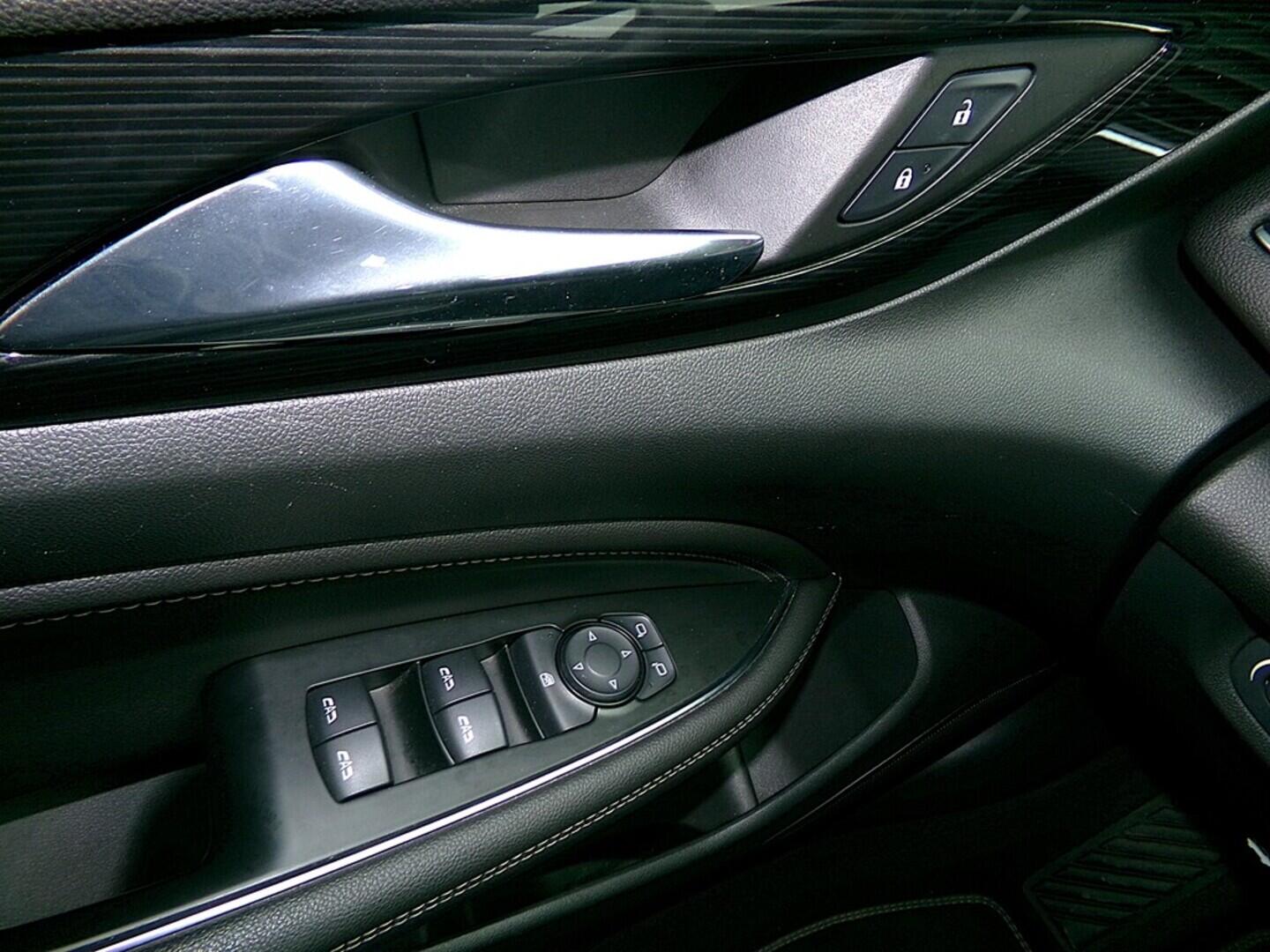 OM190V02496_21.webp_INSIGNIA  2.0 D20DTH OPT. LFS 125 kW automat