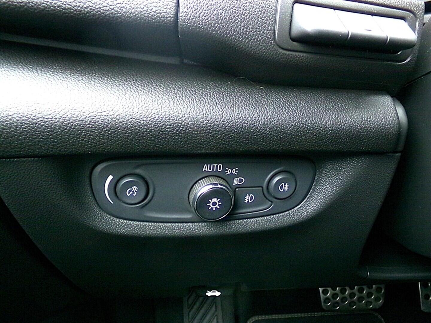 OM190V02496_22.webp_INSIGNIA  2.0 D20DTH OPT. LFS 125 kW automat