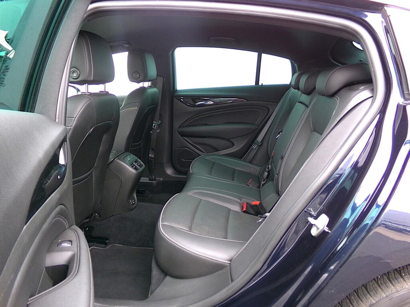 OM190V02496_33.webp_INSIGNIA  2.0 D20DTH OPT. LFS 125 kW automat