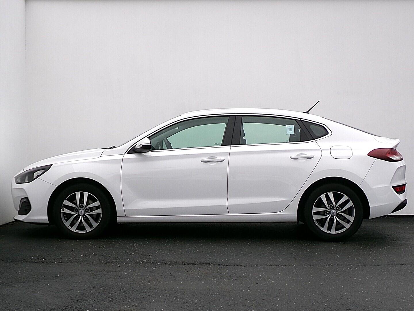 OM190V02497_12.webp_I30 FASTBACK Comfort  1.6  100 kW manuál