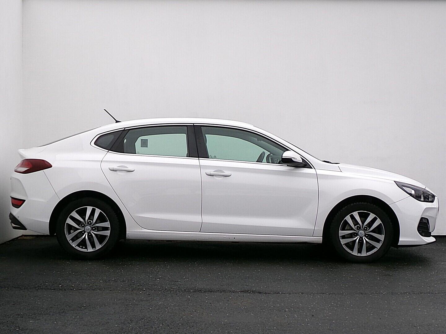 OM190V02497_16.webp_I30 FASTBACK Comfort  1.6  100 kW manuál