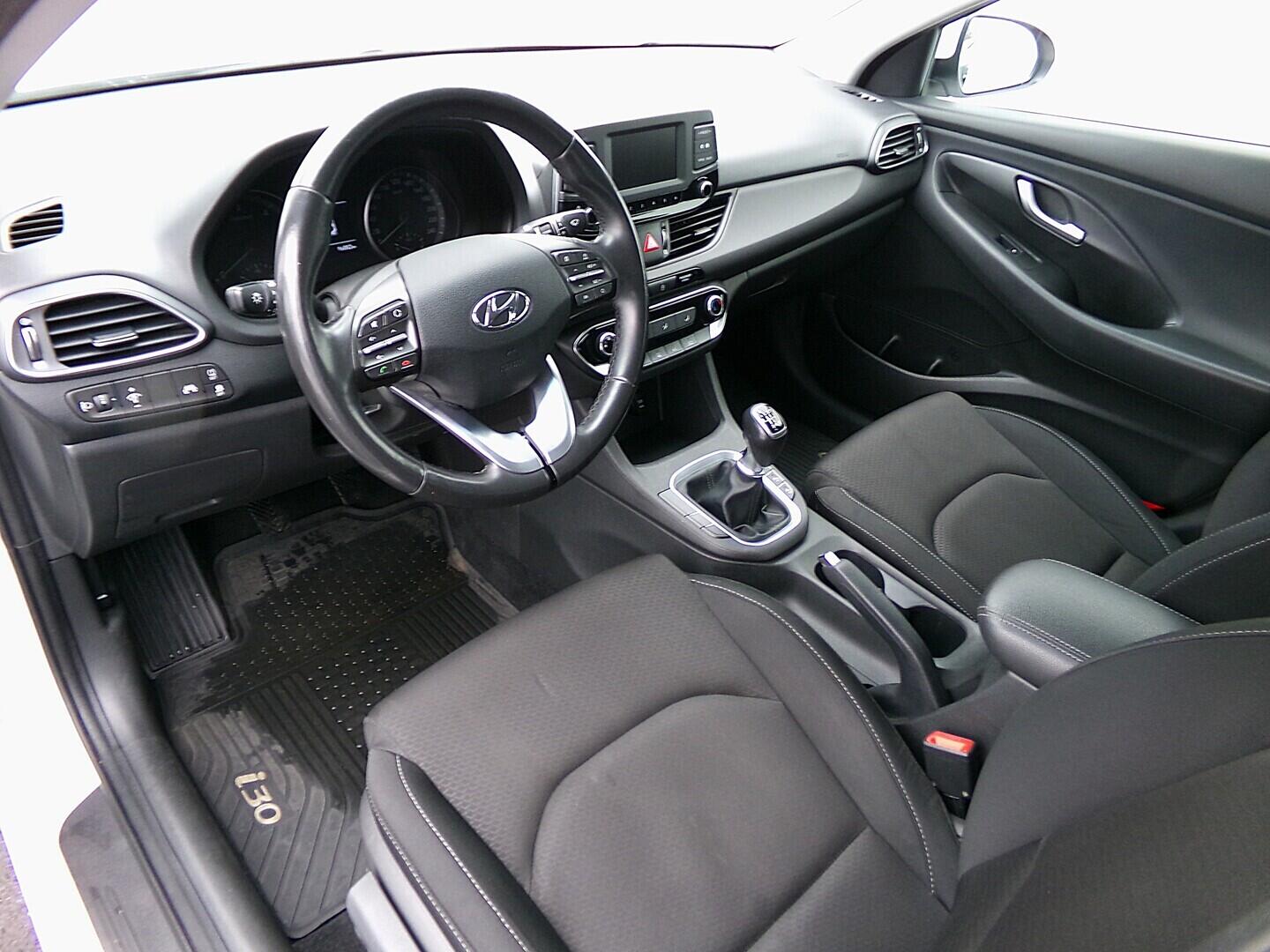 OM190V02497_19.webp_I30 FASTBACK Comfort  1.6  100 kW manuál