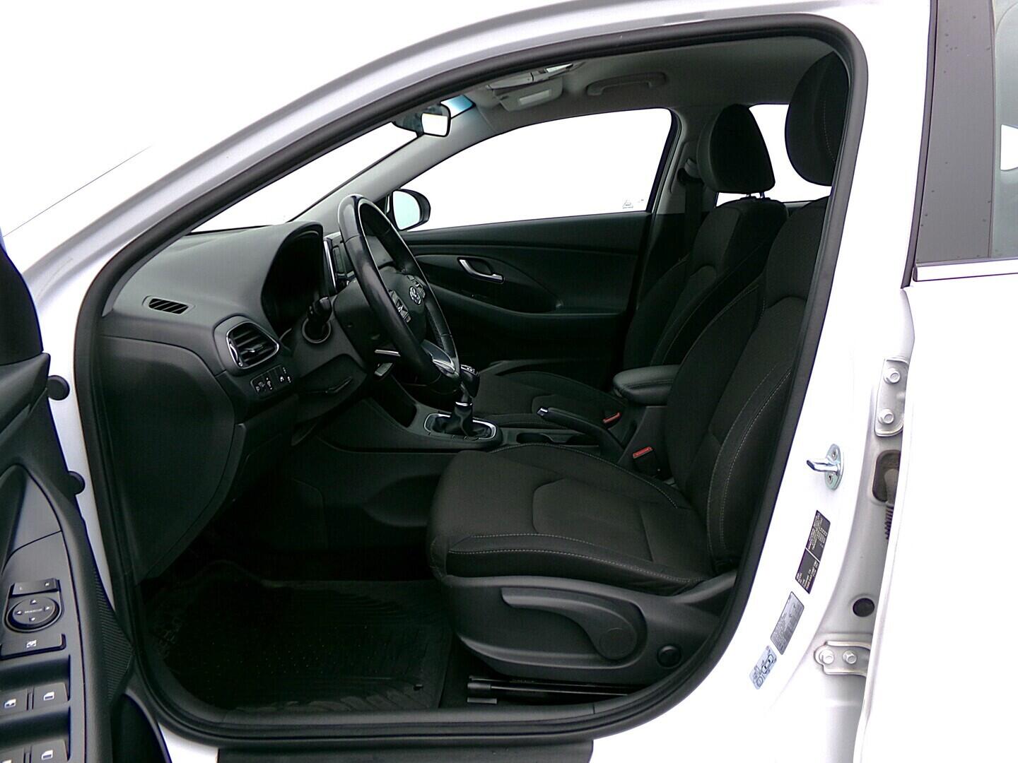 OM190V02497_20.webp_I30 FASTBACK Comfort  1.6  100 kW manuál