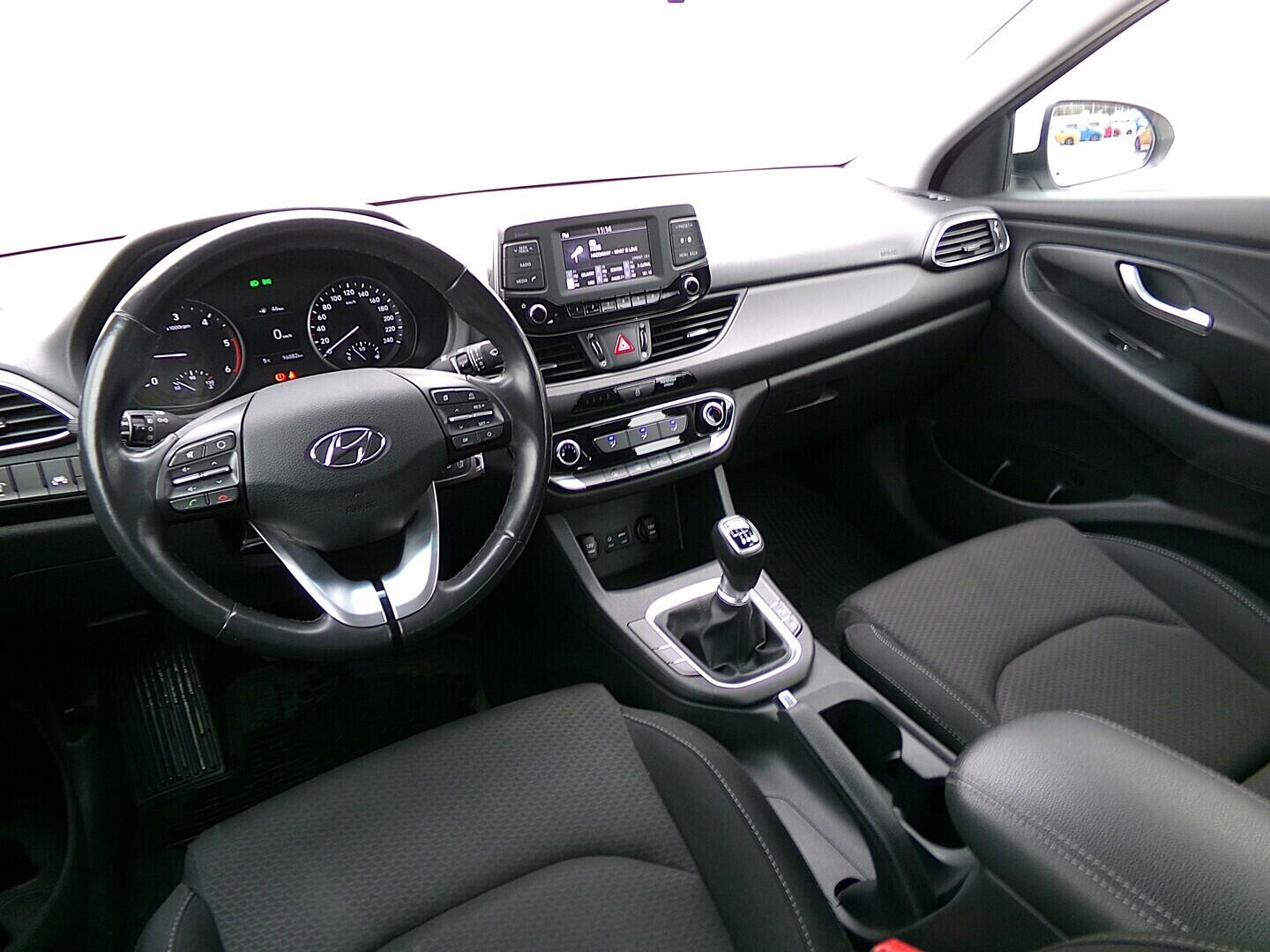 OM190V02497_24.webp_I30 FASTBACK Comfort  1.6  100 kW manuál