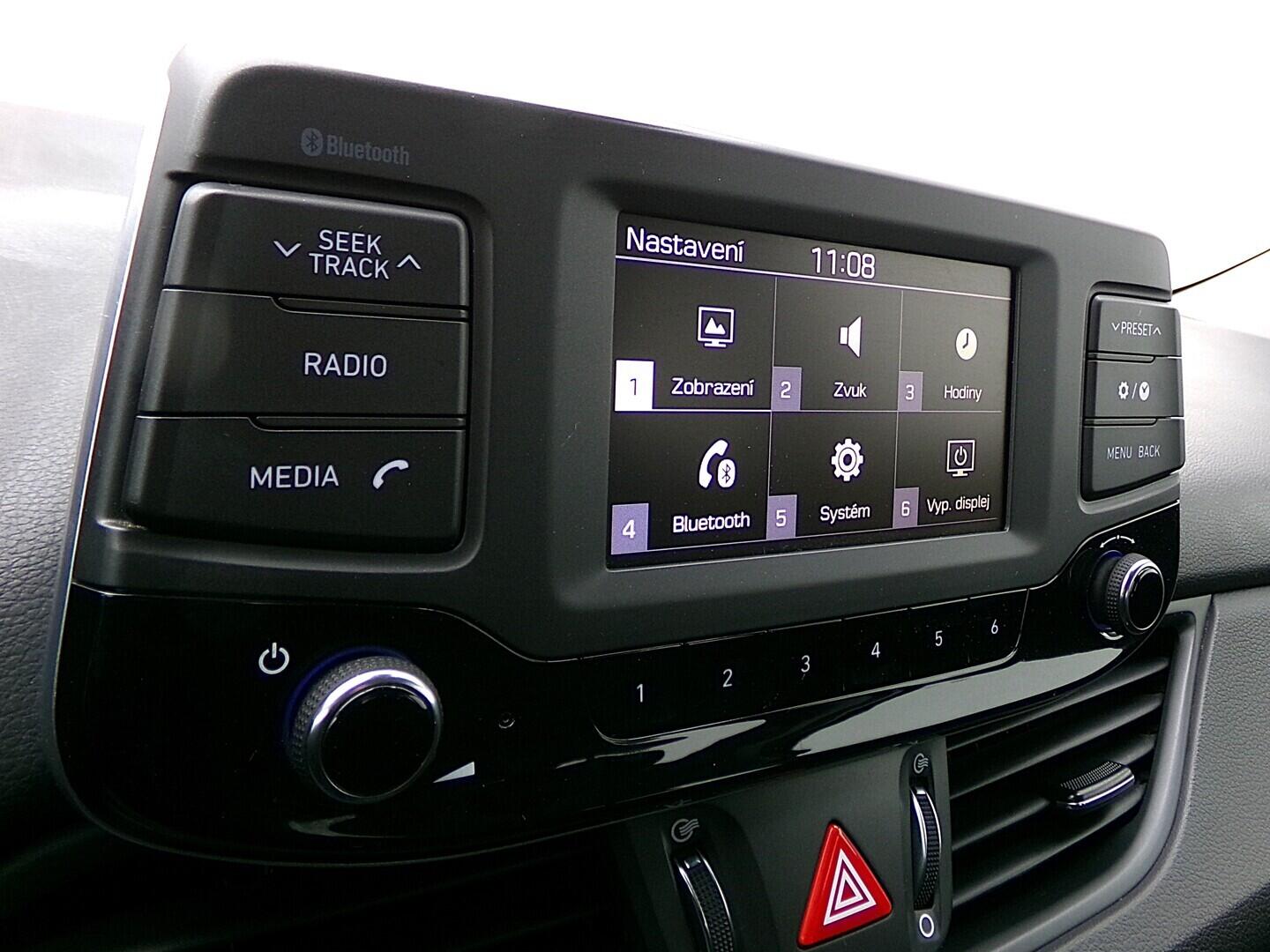 OM190V02497_25.webp_I30 FASTBACK Comfort  1.6  100 kW manuál