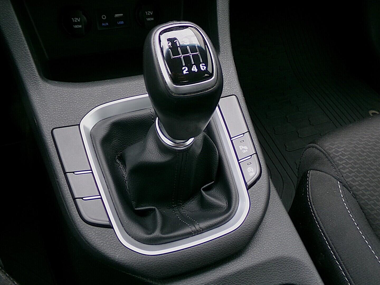 OM190V02497_29.webp_I30 FASTBACK Comfort  1.6  100 kW manuál