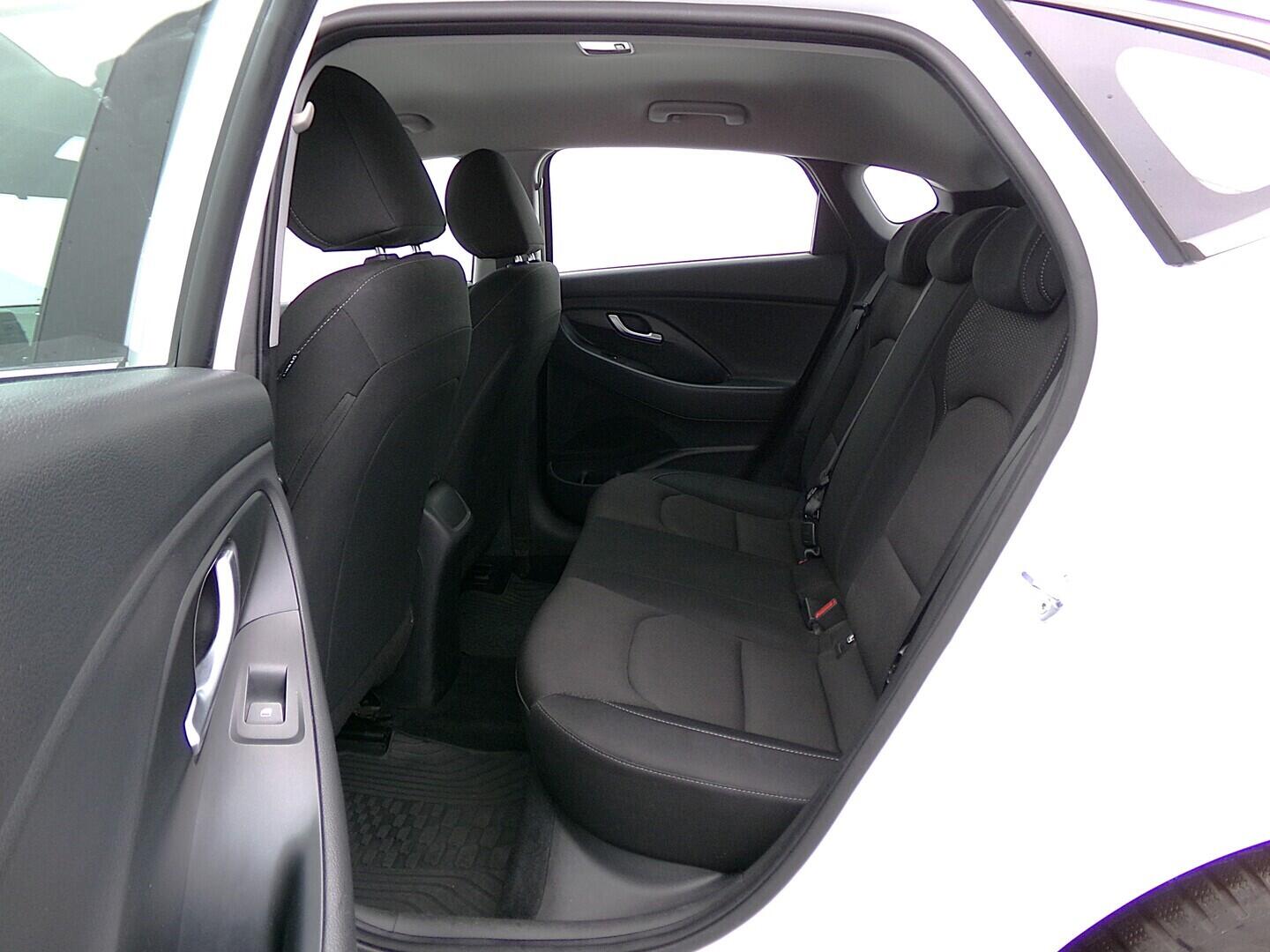 OM190V02497_31.webp_I30 FASTBACK Comfort  1.6  100 kW manuál