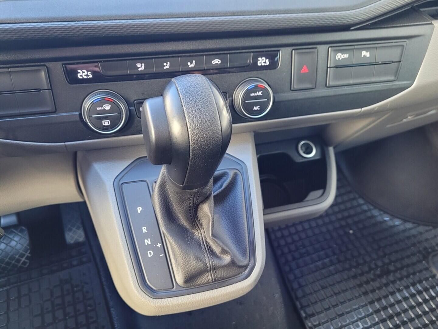 OM190V02519_28.webp_CARAVELLE Comfortline  2.0 TDI 110 kW automat, DPH