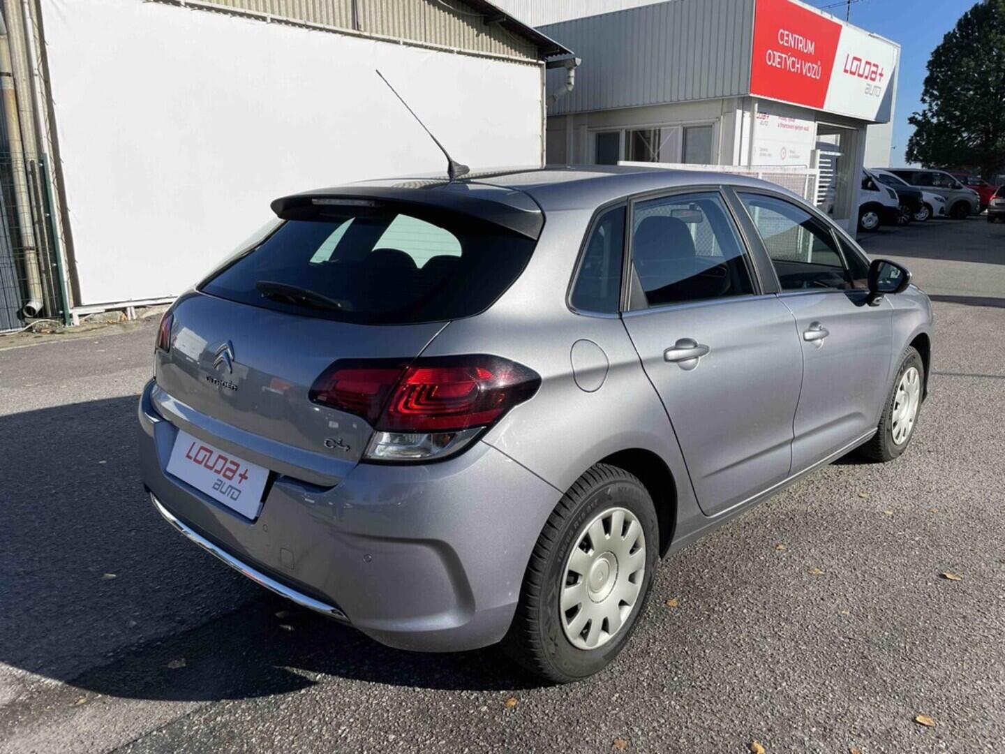 OM190V02520_11.webp_C4 Feel Edition 1.2  81 kW manuál