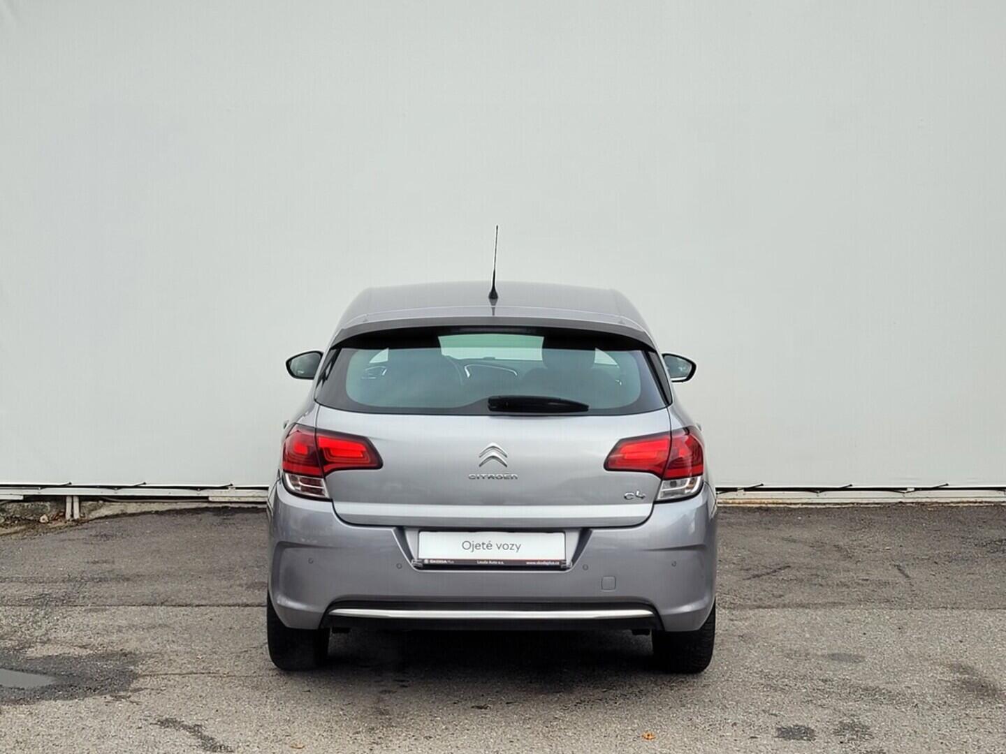 OM190V02520_17.webp_C4 Feel Edition 1.2  81 kW manuál