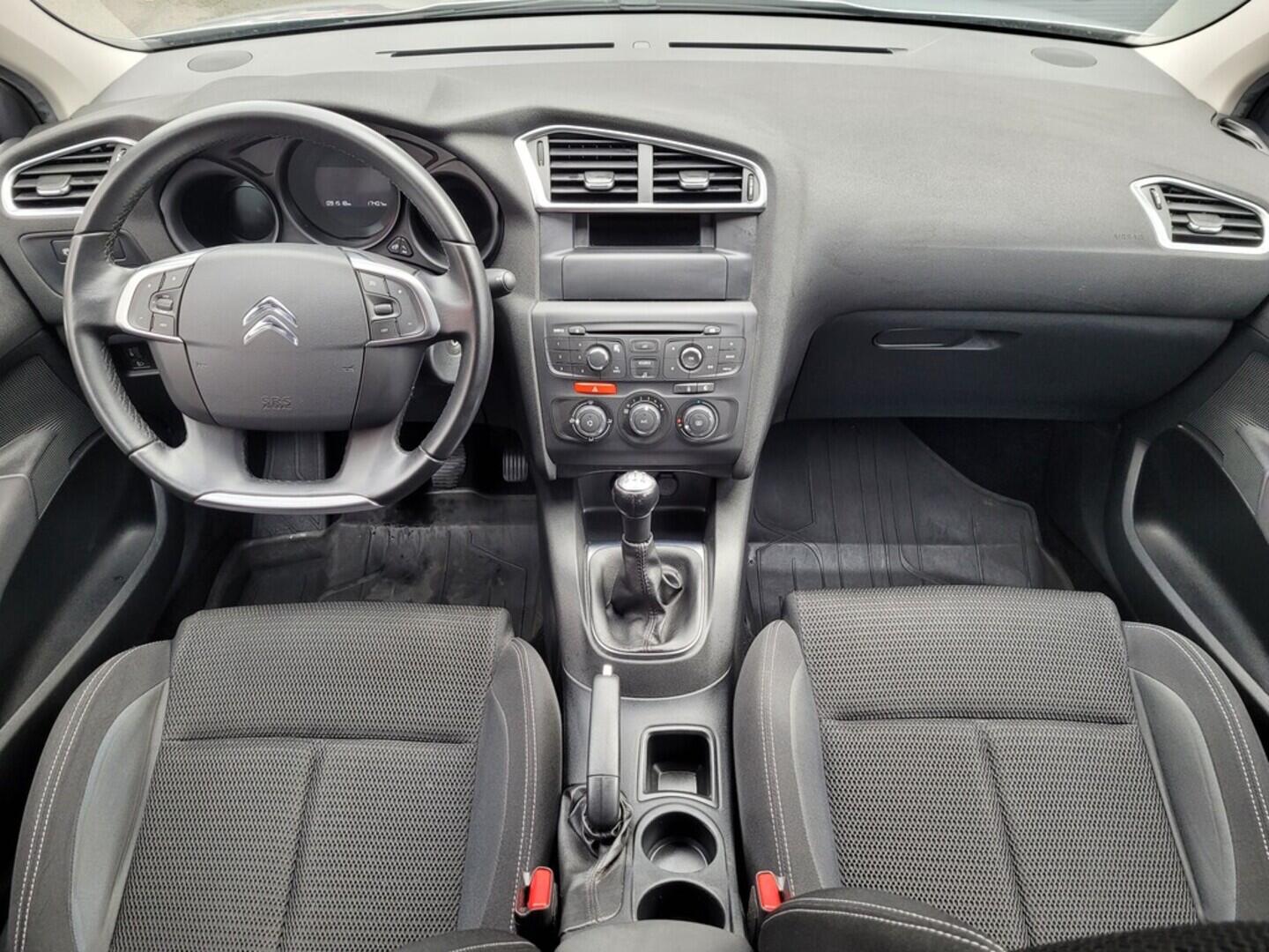 OM190V02520_18.webp_C4 Feel Edition 1.2  81 kW manuál