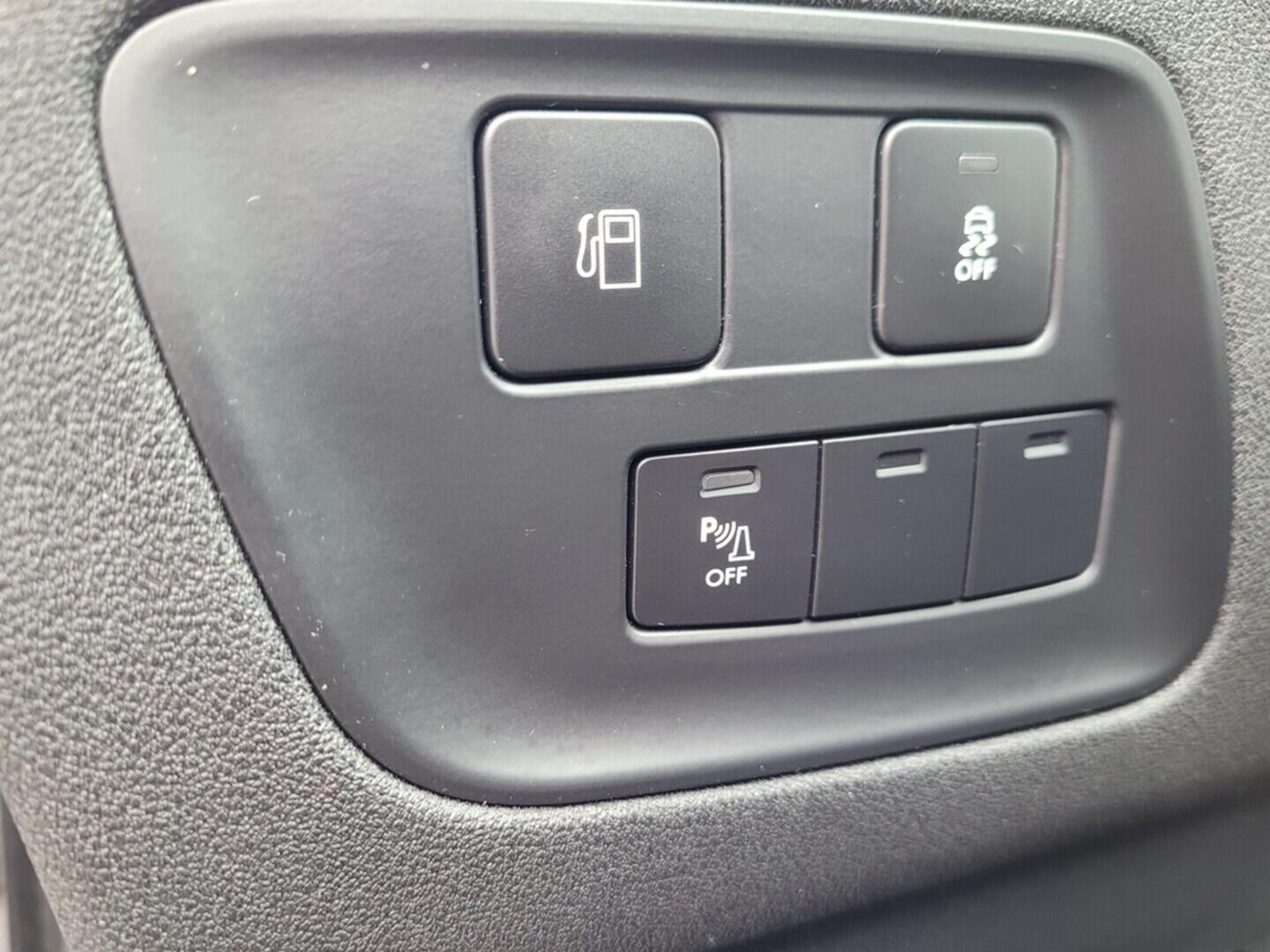 OM190V02520_22.webp_C4 Feel Edition 1.2  81 kW manuál