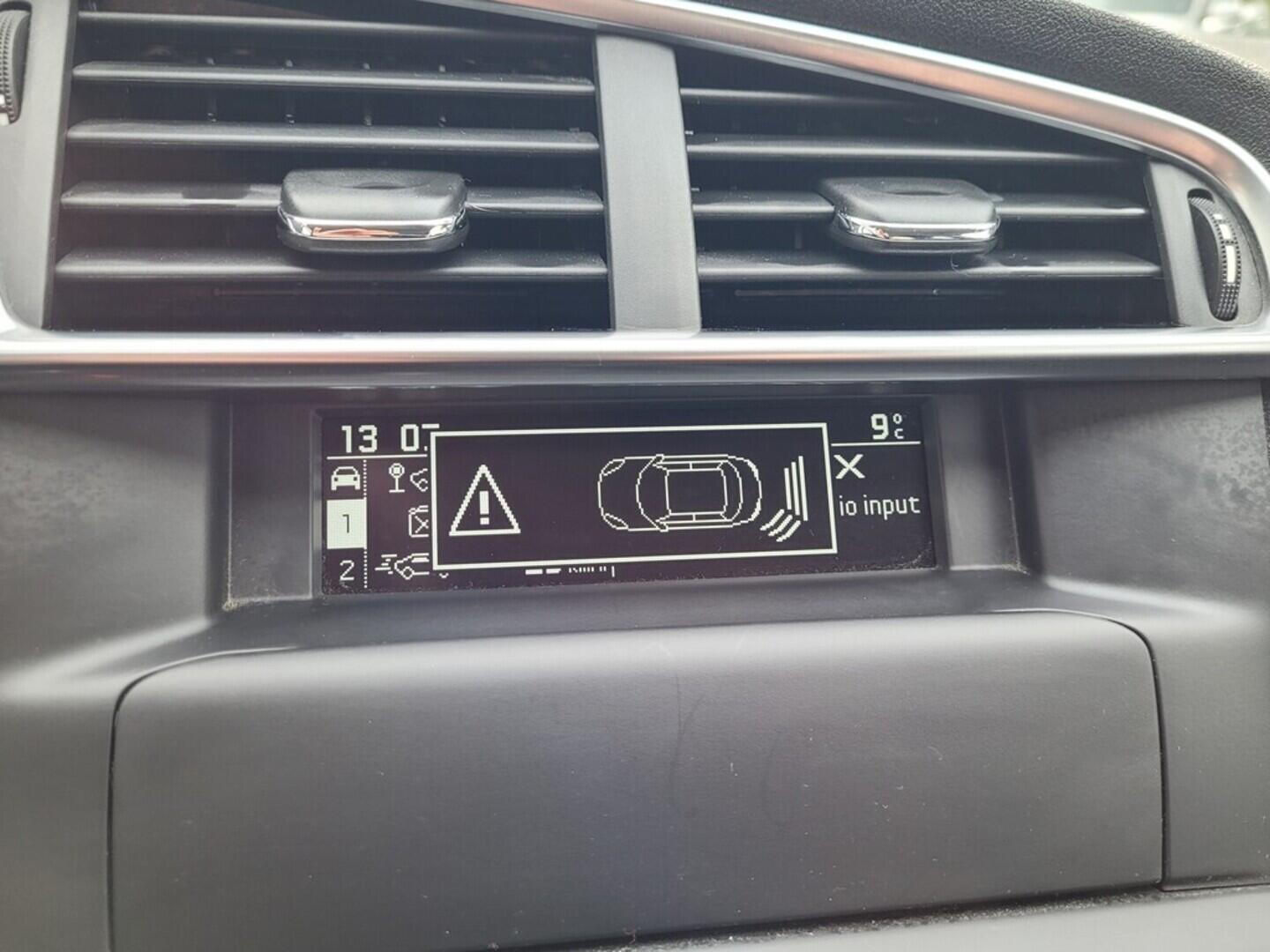 OM190V02520_26.webp_C4 Feel Edition 1.2  81 kW manuál