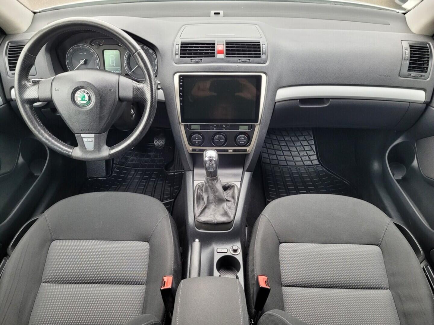 OM190V02524_18.webp_OCTAVIA Ambiente 1.9 TDI 77 kW manuál