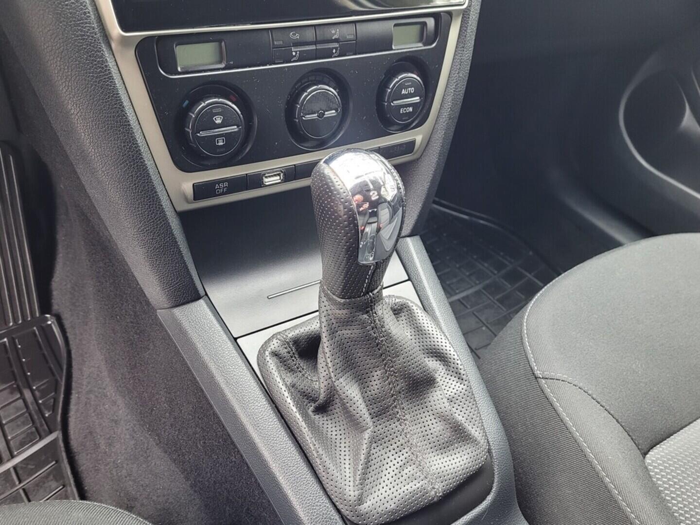 OM190V02524_28.webp_OCTAVIA Ambiente 1.9 TDI 77 kW manuál