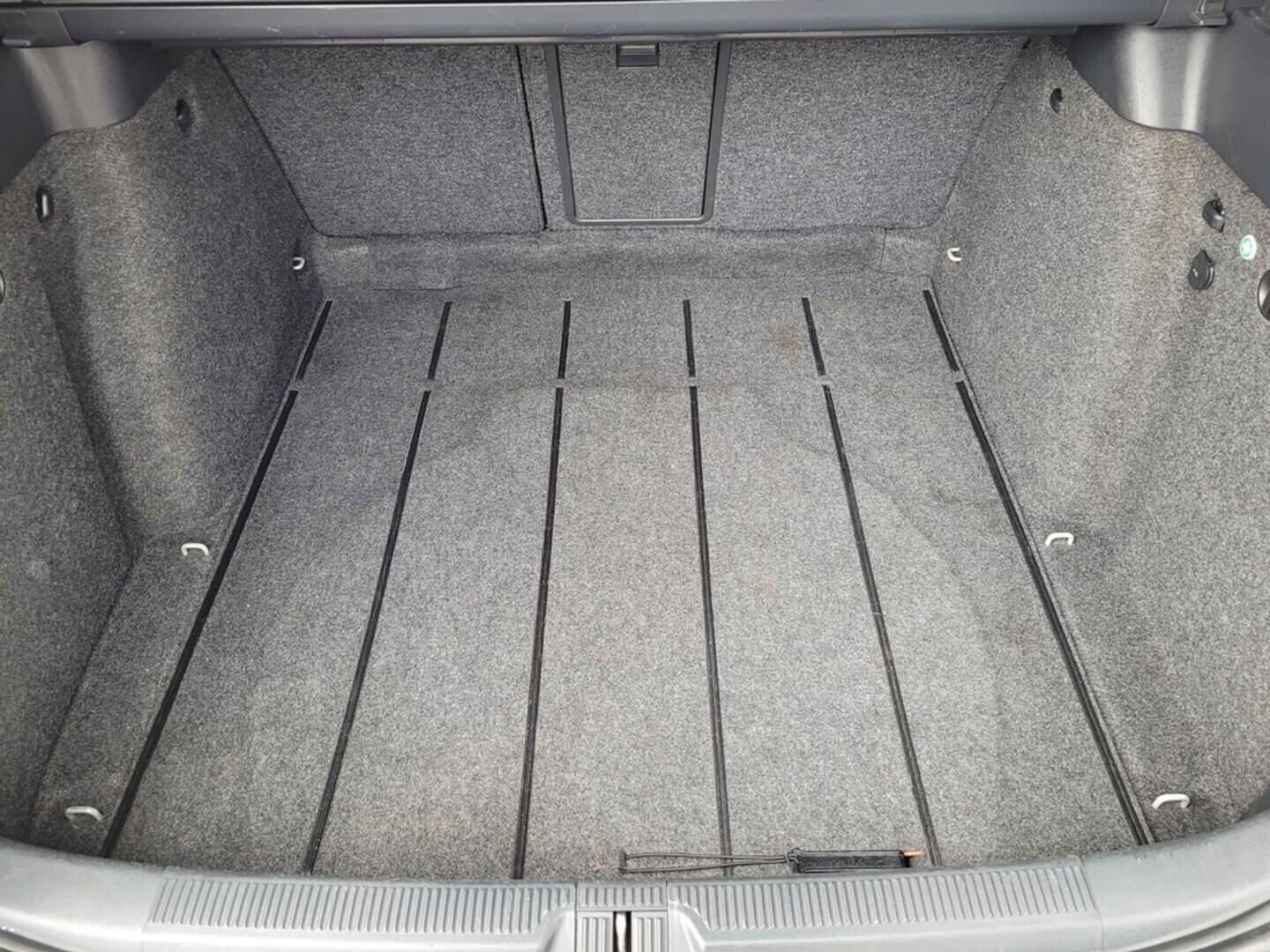 OM190V02524_30.webp_OCTAVIA Ambiente 1.9 TDI 77 kW manuál