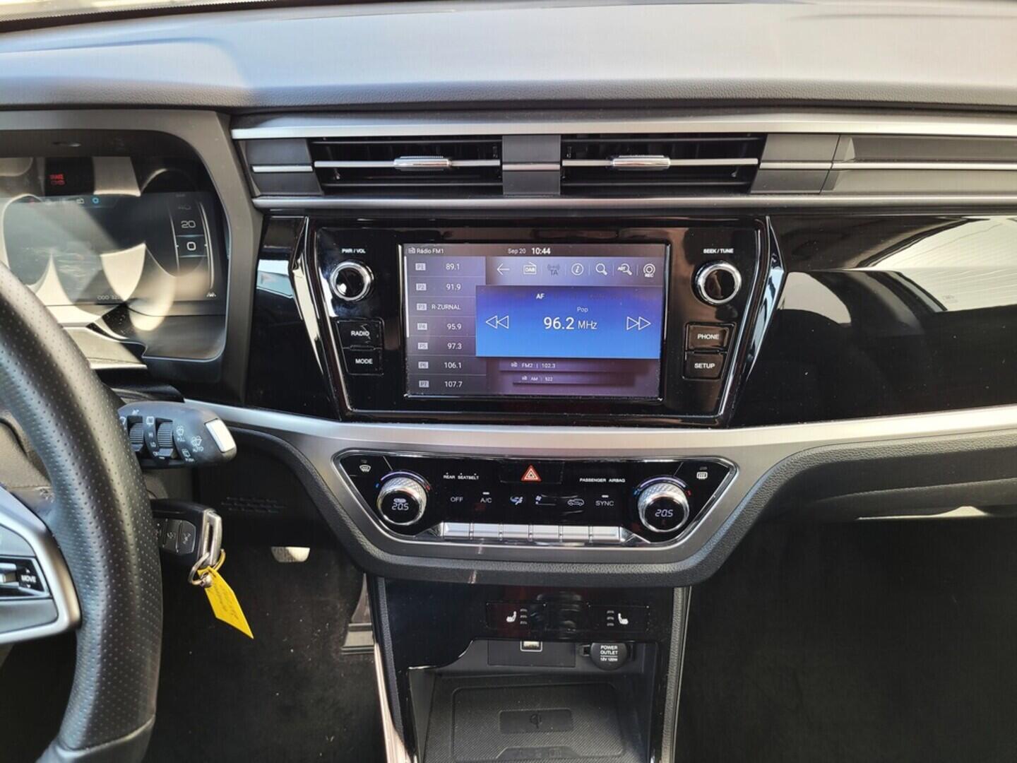 OM190V02528_33.webp_KORANDO  1.5  120 kW manuál