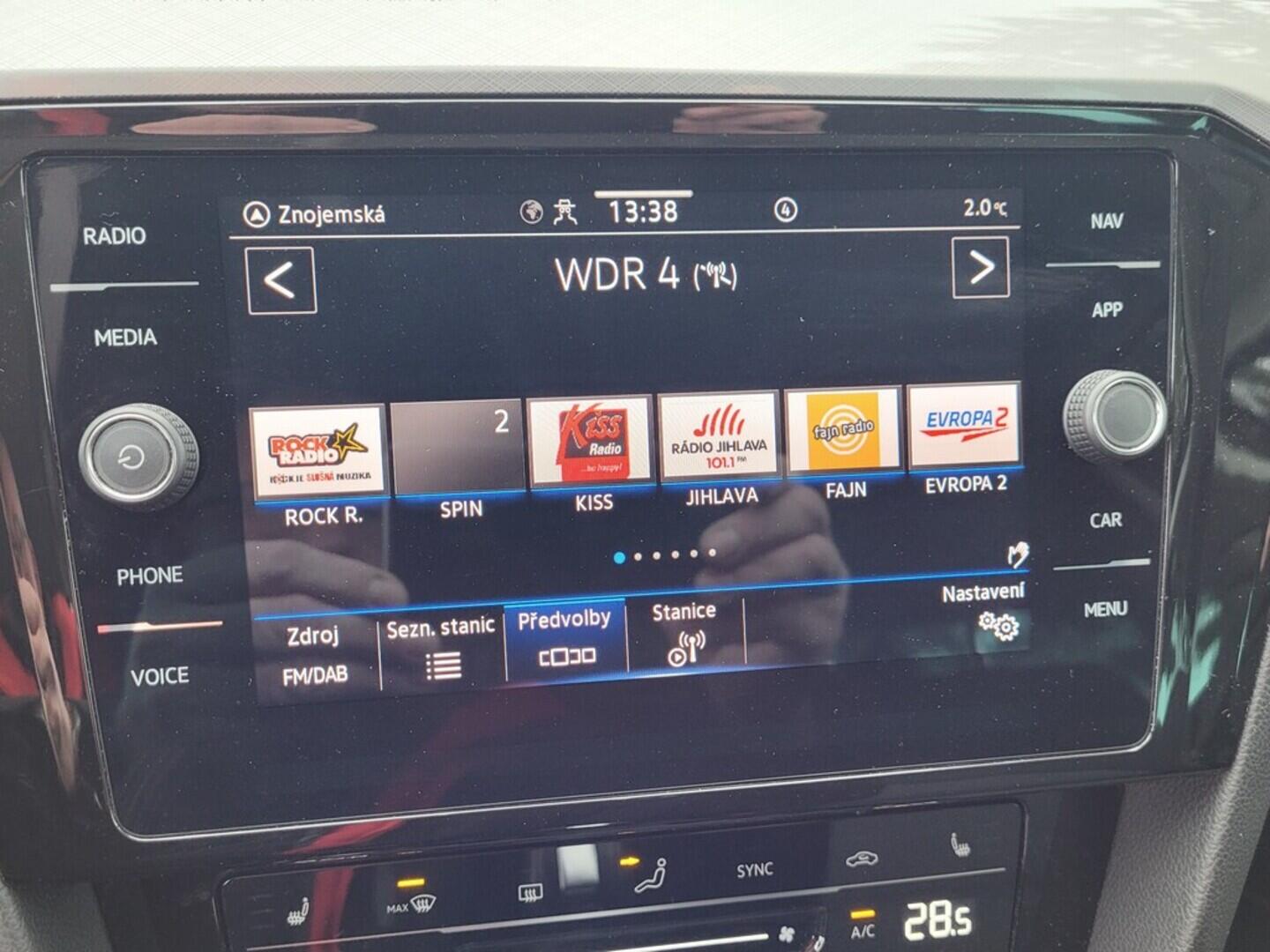 OM190V02538_27.webp_PASSAT Business 2.0 TDI 110 kW automat