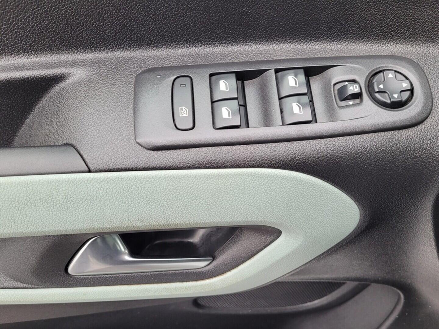 OM190V02542_21.webp_BERLINGO  1.5 BlueHDi 96 kW manuál