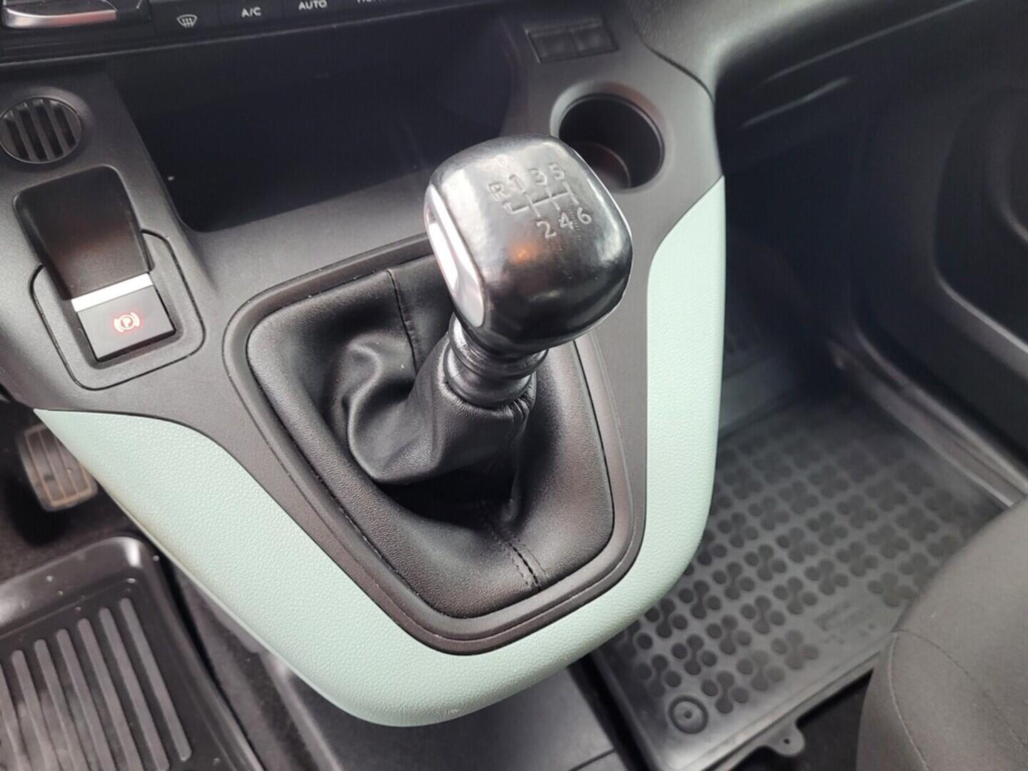 OM190V02542_28.webp_BERLINGO  1.5 BlueHDi 96 kW manuál