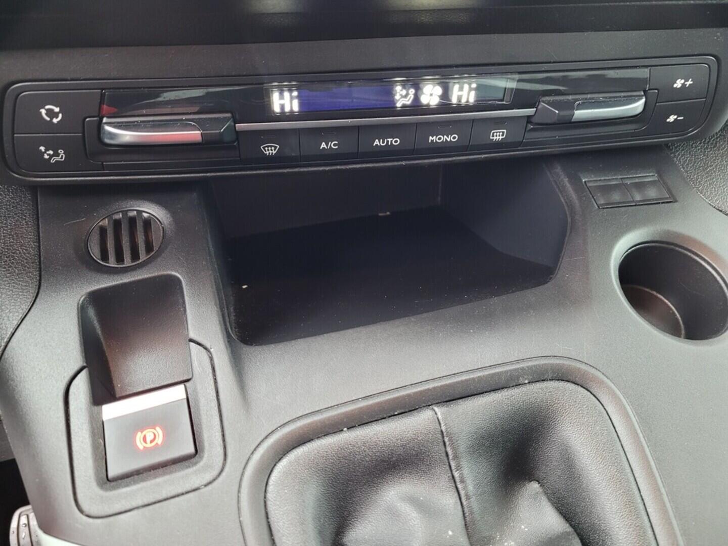 OM190V02542_29.webp_BERLINGO  1.5 BlueHDi 96 kW manuál