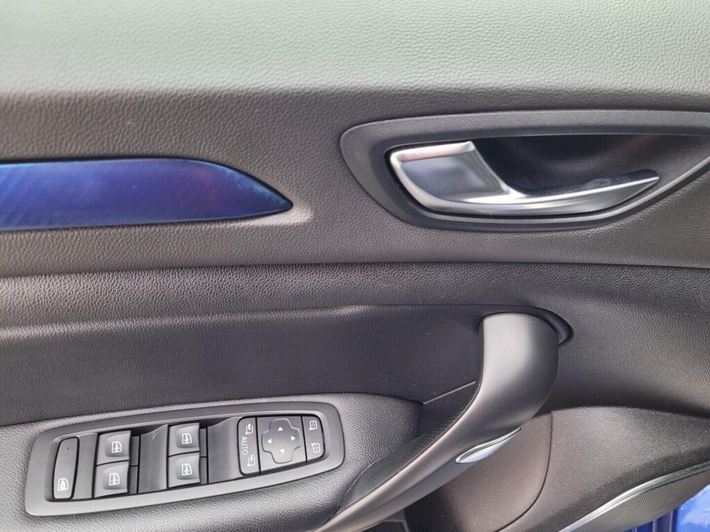 OM190V02550_21.webp_MÉGANE GT line 1.2 TCe 74 kW manuál