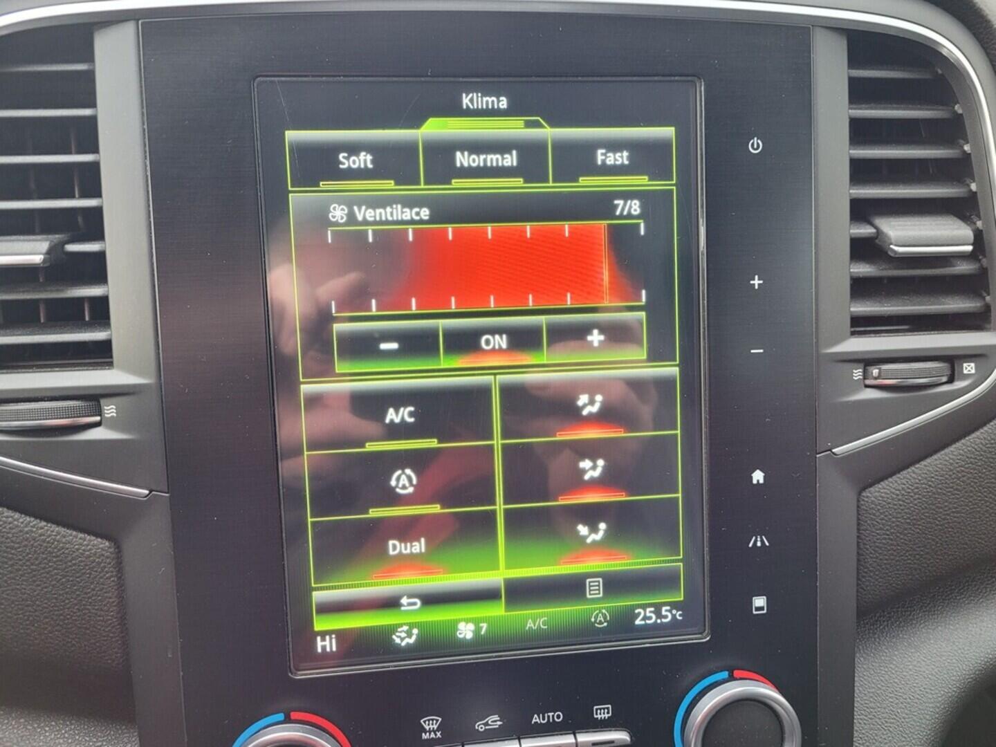 OM190V02550_25.webp_MÉGANE GT line 1.2 TCe 74 kW manuál