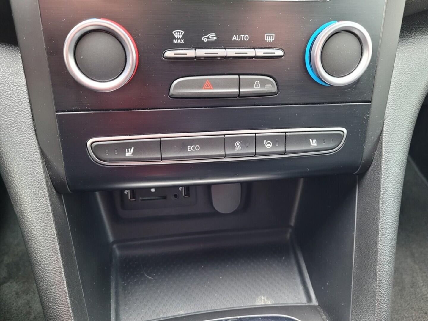 OM190V02550_27.webp_MÉGANE GT line 1.2 TCe 74 kW manuál