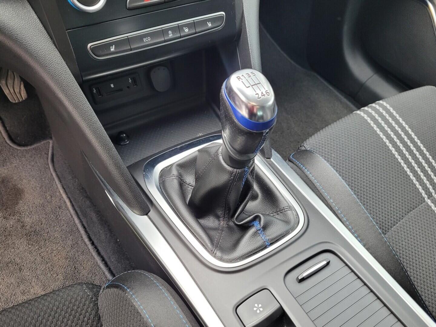 OM190V02550_28.webp_MÉGANE GT line 1.2 TCe 74 kW manuál