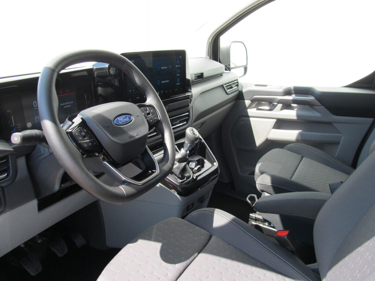 OM190V02554_20.webp_TOURNEO CUSTOM Titanium 320 L2 2.0 EcoBlue 110 kW manuál, DPH