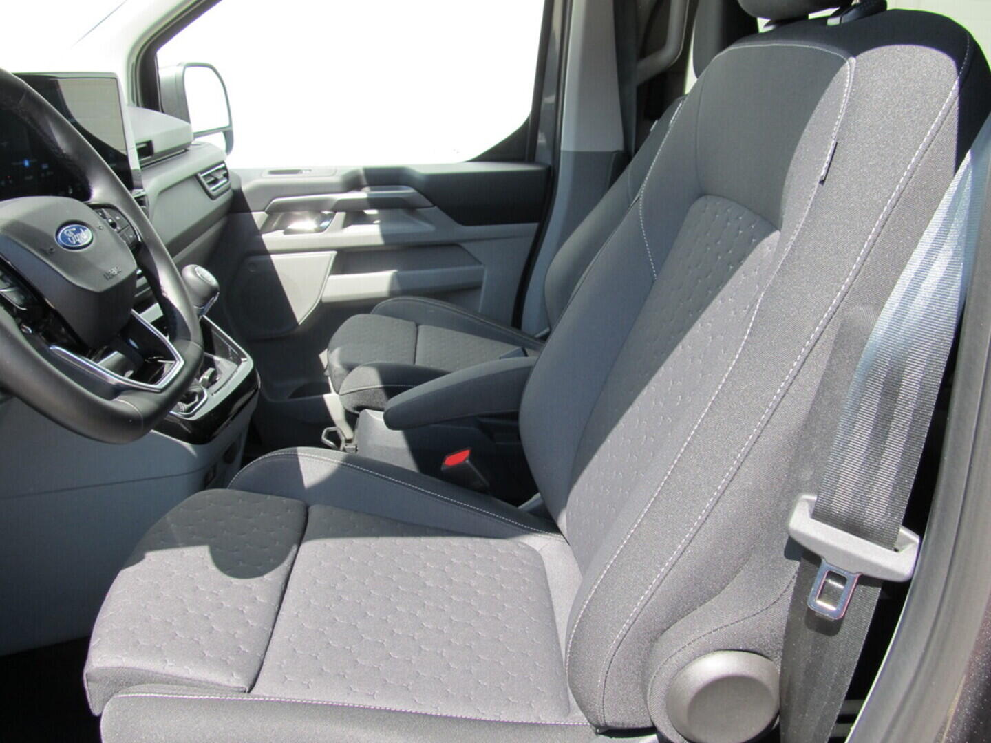 OM190V02554_21.webp_TOURNEO CUSTOM Titanium 320 L2 2.0 EcoBlue 110 kW manuál, DPH